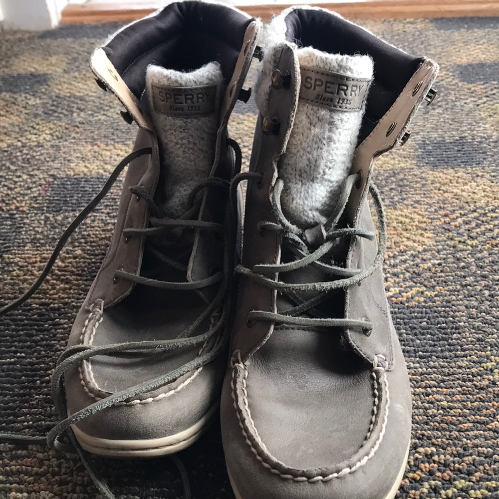 Women’s Sperry lace up boot